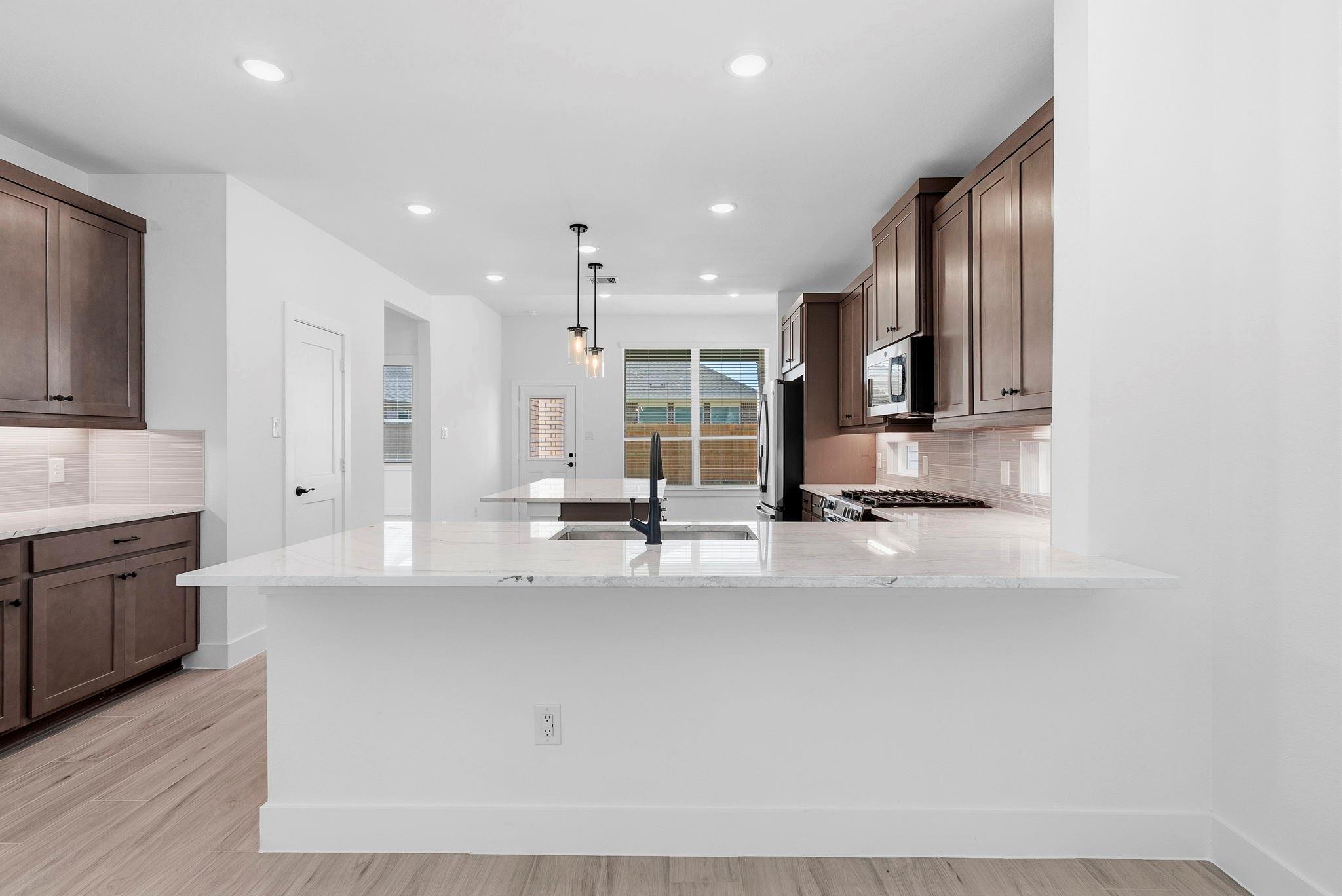 2326 Garden Arbor