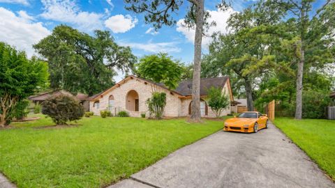 Photo of 204 Nasturtium Street, Lake Jackson, TX 77566 (MLS # 75853420)