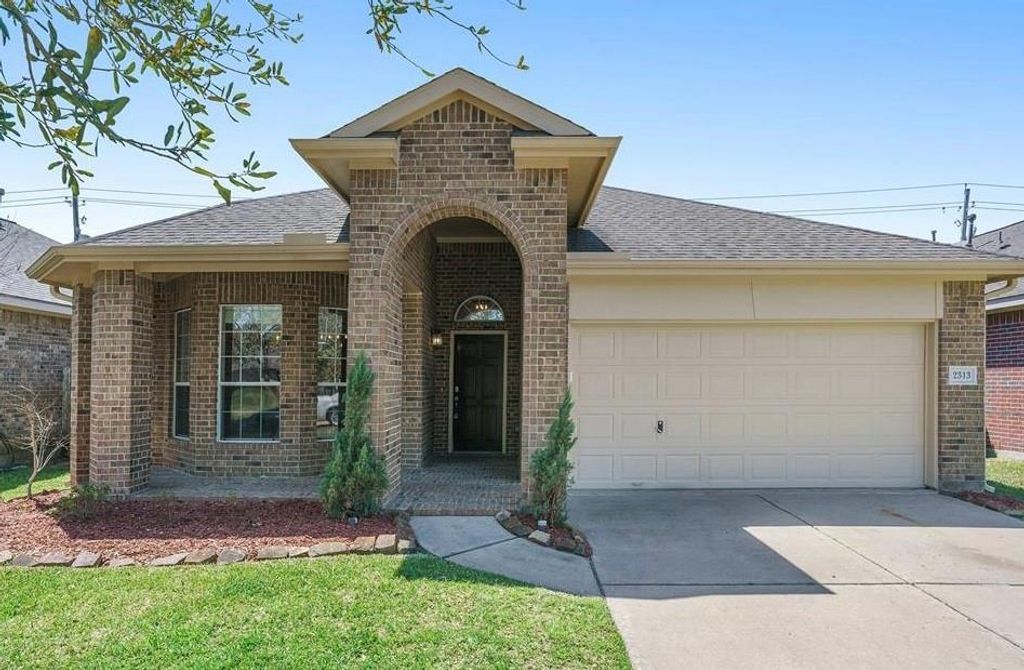 Photo of 2313 Cantabria, League City, TX 77573 (MLS # 25533213)