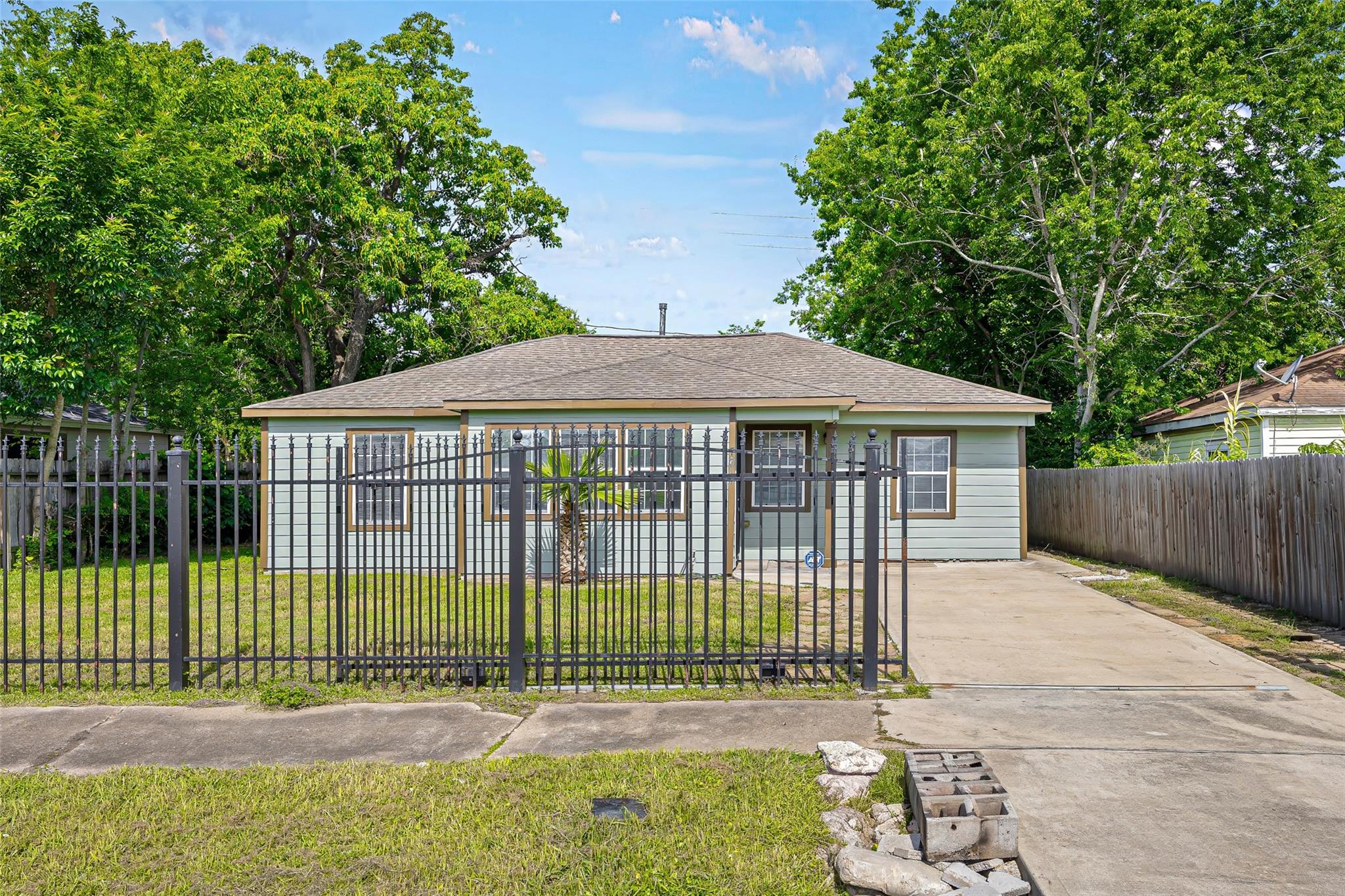 7614 Darnay Dr Drive