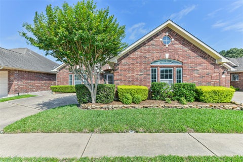 Photo of 314 Parkwood Village Drive, Friendswood, TX 77546 (MLS # 24471328)