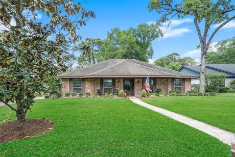 Photo of 10710 Idlebrook Drive, Houston, TX 77070 (MLS # 5754444)