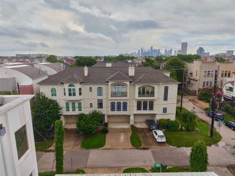Photo of 704 Reinicke Street, Houston, TX 77007 (MLS # 71553438)