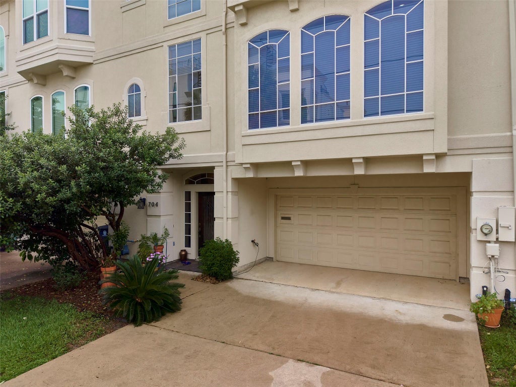 Photo of 704 Reinicke Street, Houston, TX 77007 (MLS # 71553438)