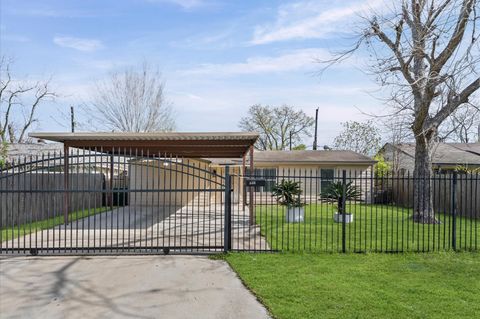 Photo of 5231 Lyndhurst Drive, Houston, TX 77033 (MLS # 92723651)