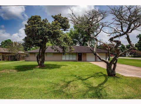 Photo of 117 Lazy Lane, Lake Jackson, TX 77566 (MLS # 58884701)