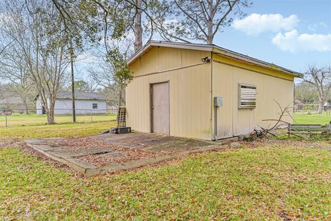 Tiny photo for 901 N Amburn Road, Texas City, TX 77591 (MLS # 44354000)