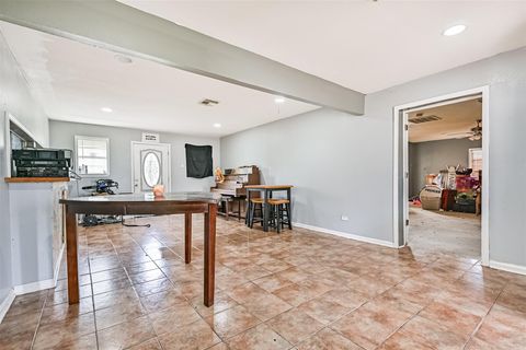 Tiny photo for 901 N Amburn Road, Texas City, TX 77591 (MLS # 44354000)