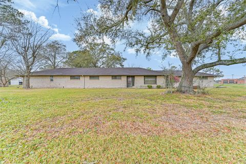 Tiny photo for 901 N Amburn Road, Texas City, TX 77591 (MLS # 44354000)