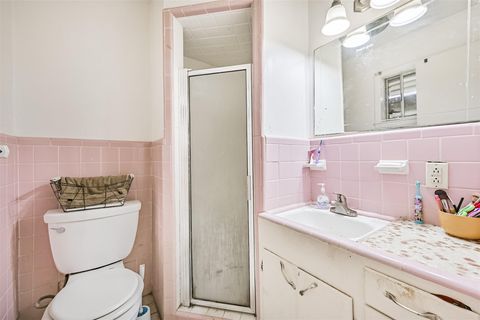 Tiny photo for 901 N Amburn Road, Texas City, TX 77591 (MLS # 44354000)