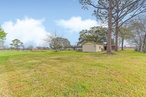 Tiny photo for 901 N Amburn Road, Texas City, TX 77591 (MLS # 44354000)