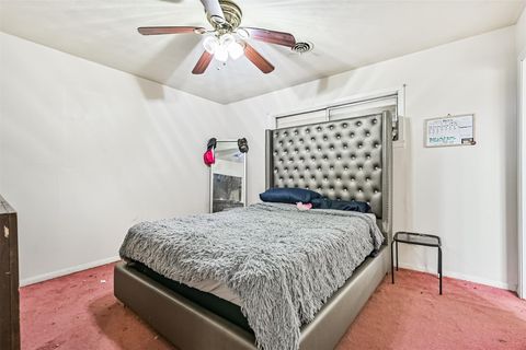 Tiny photo for 901 N Amburn Road, Texas City, TX 77591 (MLS # 44354000)