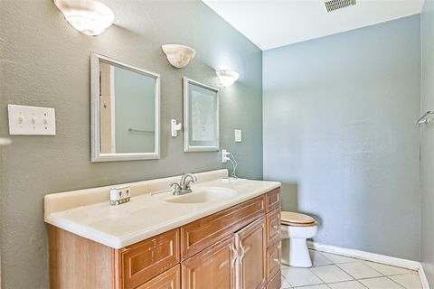 Tiny photo for 901 N Amburn Road, Texas City, TX 77591 (MLS # 44354000)