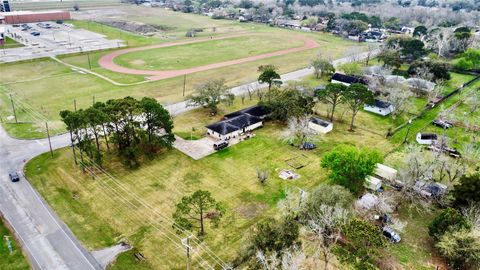 Tiny photo for 901 N Amburn Road, Texas City, TX 77591 (MLS # 44354000)