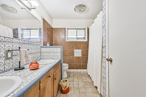 Tiny photo for 901 N Amburn Road, Texas City, TX 77591 (MLS # 44354000)