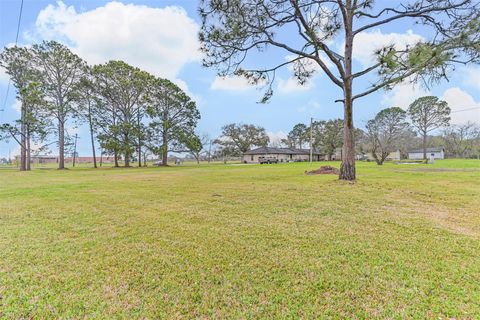 Tiny photo for 901 N Amburn Road, Texas City, TX 77591 (MLS # 44354000)