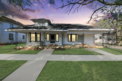 Photo of 820 6th Street, Rosenberg, TX 77471 (MLS # 84873904)