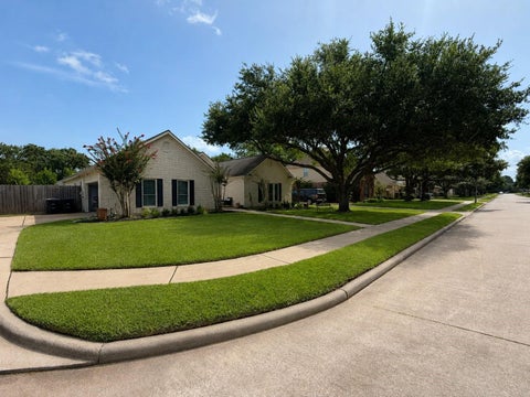 Homes For Sale - 6250 Mallard Drive<br/> Katy, TX 77493