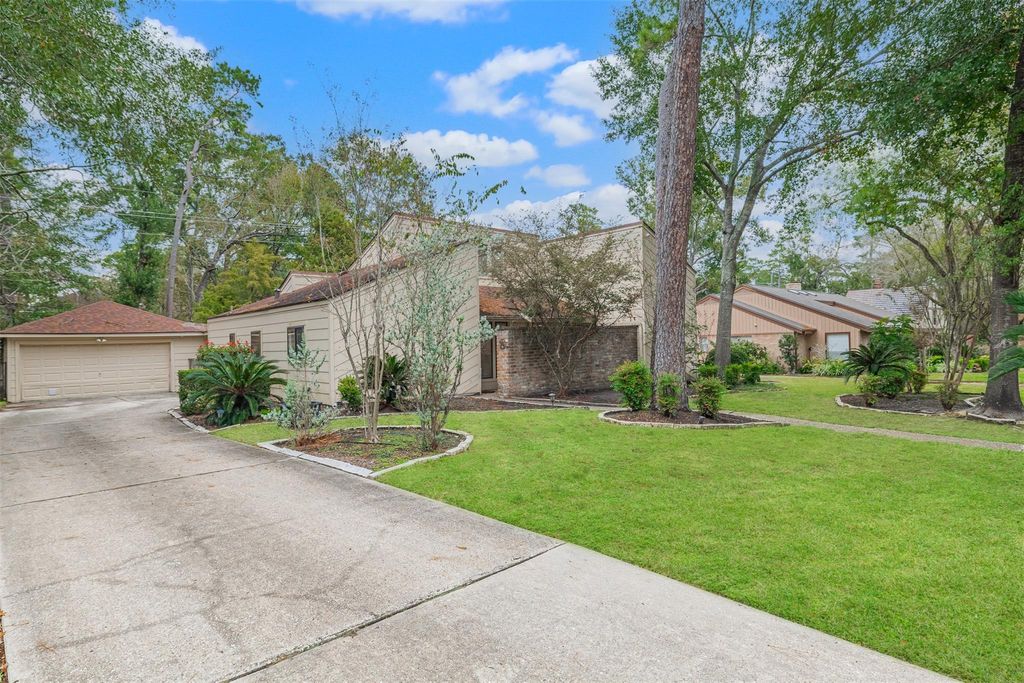 Photo of 2227 Seven Oaks Drive, Houston, TX 77339 (MLS # 38555189)