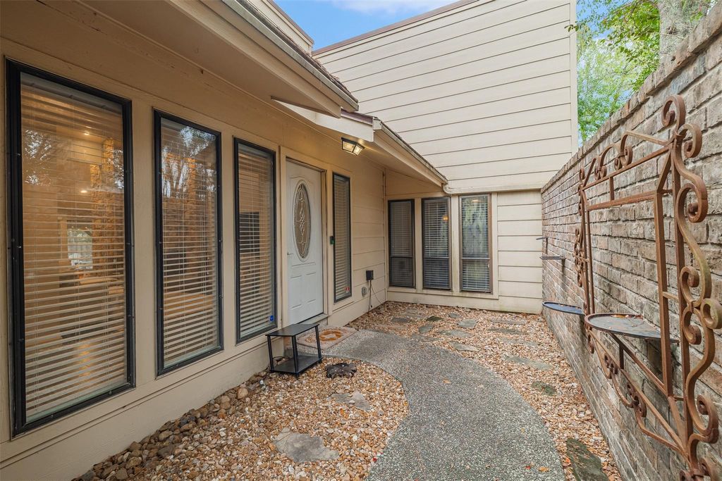 Photo of 2227 Seven Oaks Drive, Houston, TX 77339 (MLS # 38555189)