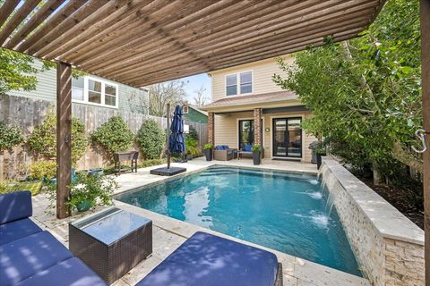 Photo of 925 Waverly Street #B, Houston, TX 77008 (MLS # 87356355)