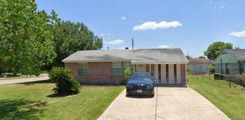 Photo of 3134 Groton Drive, Houston, TX 77051 (MLS # 77545365)