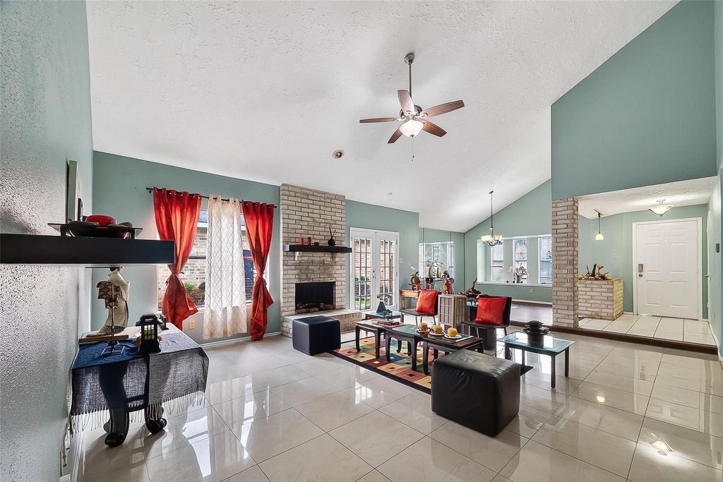 Photo of 8122 Sandy Glen Lane, Houston, TX 77071 (MLS # 86986887)