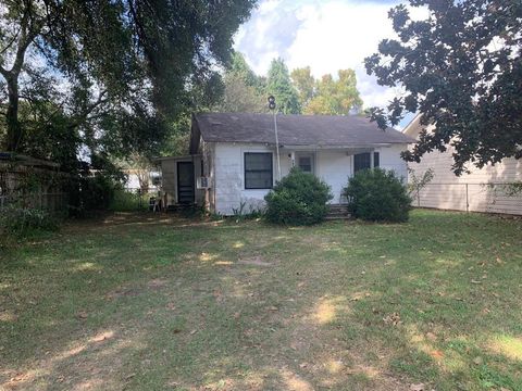 Photo of 2207 Maple Avenue, Liberty, TX 77575 (MLS # 70719464)