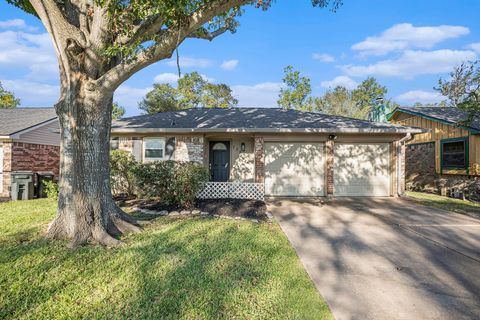 Photo of 702 Reynolds Avenue, League City, TX 77573 (MLS # 61184460)