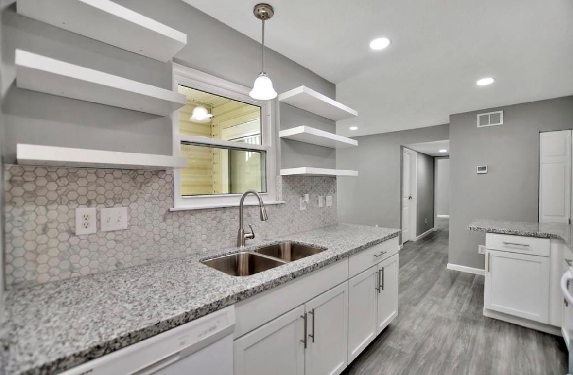 7600 Emmett F Lowry Expressway 313