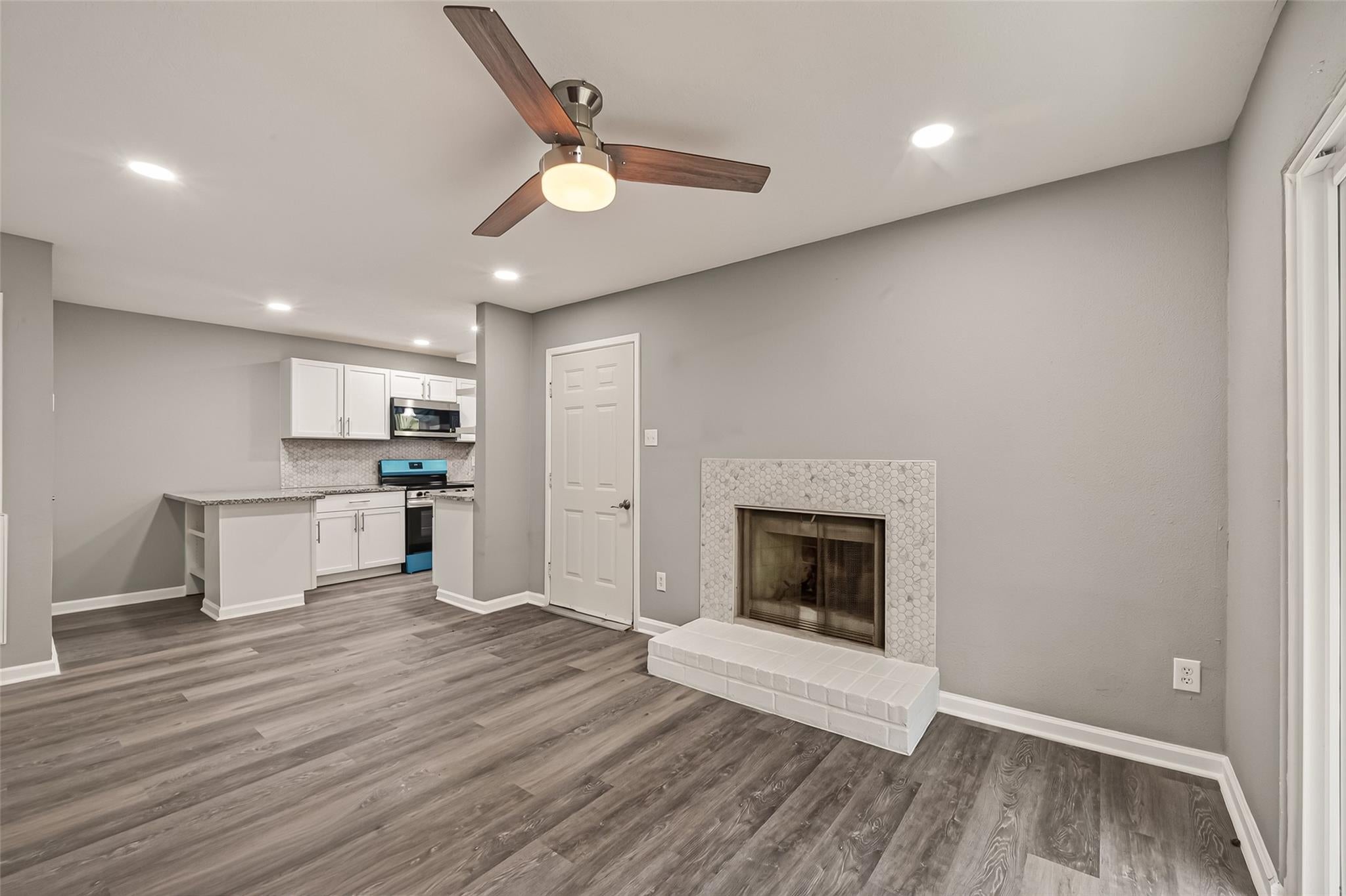 7600 Emmett F Lowry Expressway 313