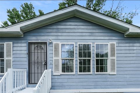 Photo of 829 Marjorie Street #B, Houston, TX 77088 (MLS # 39661409)