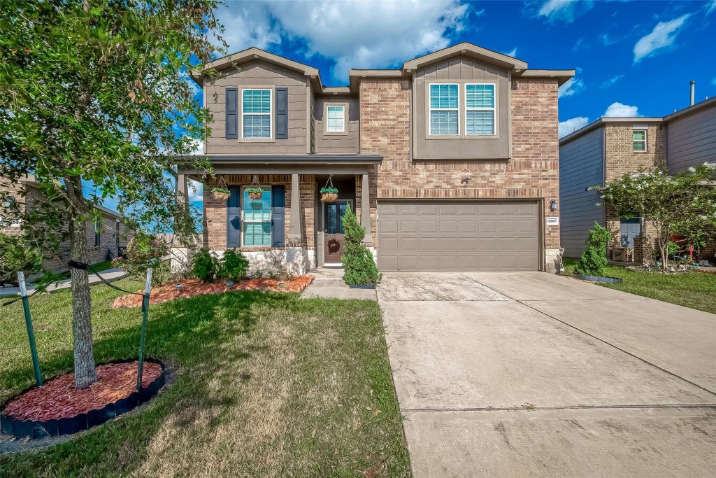 Photo of 13907 Rimple Bend Lane, Houston, TX 77048 (MLS # 74221260)