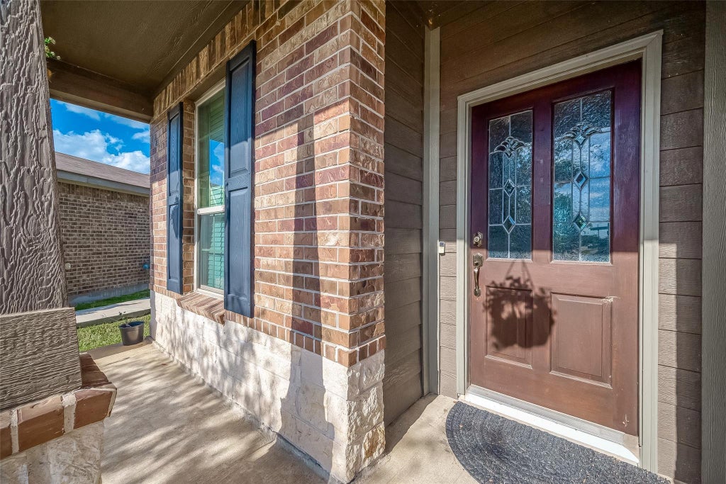 Photo of 13907 Rimple Bend Lane, Houston, TX 77048 (MLS # 74221260)