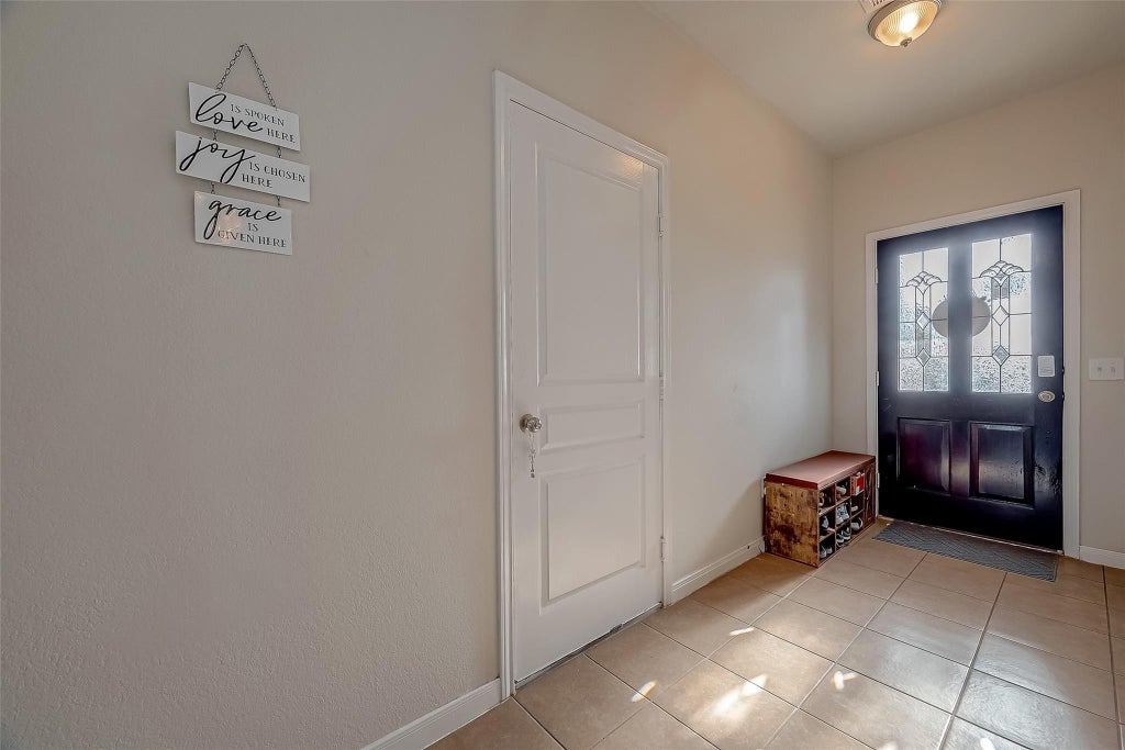 Photo of 13907 Rimple Bend Lane, Houston, TX 77048 (MLS # 74221260)