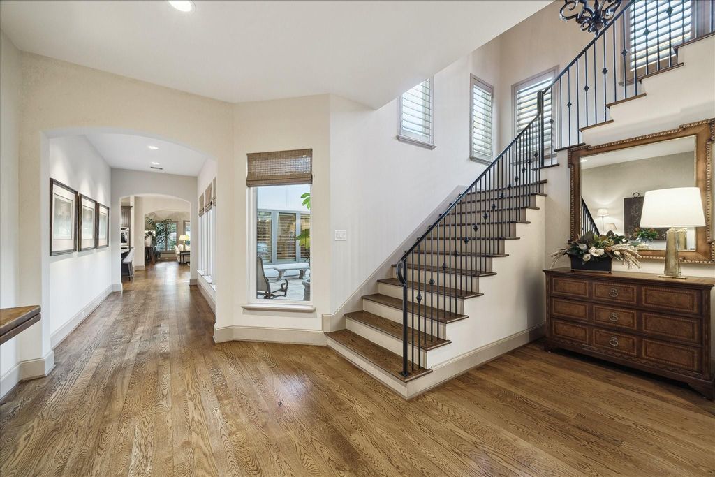 Photo of 15307 Oyster Creek Lane, Sugar Land, TX 77478 (MLS # 75918050)