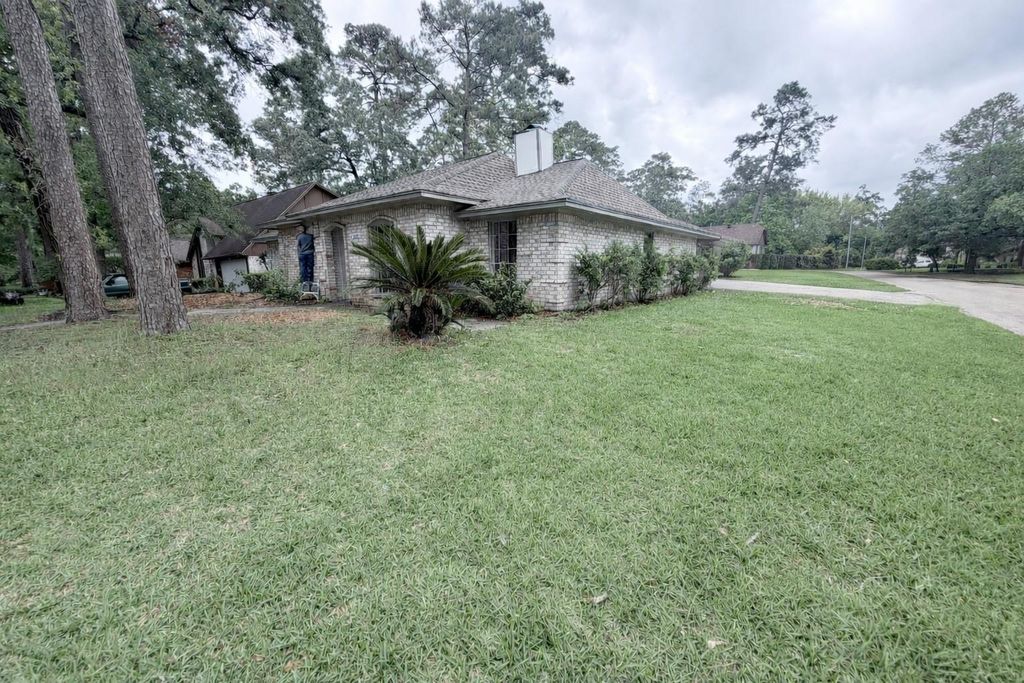 Photo of 2102 Lake Creek Drive, Houston, TX 77339 (MLS # 10220640)