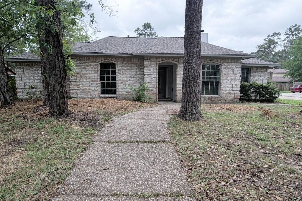 Photo of 2102 Lake Creek Drive, Houston, TX 77339 (MLS # 10220640)