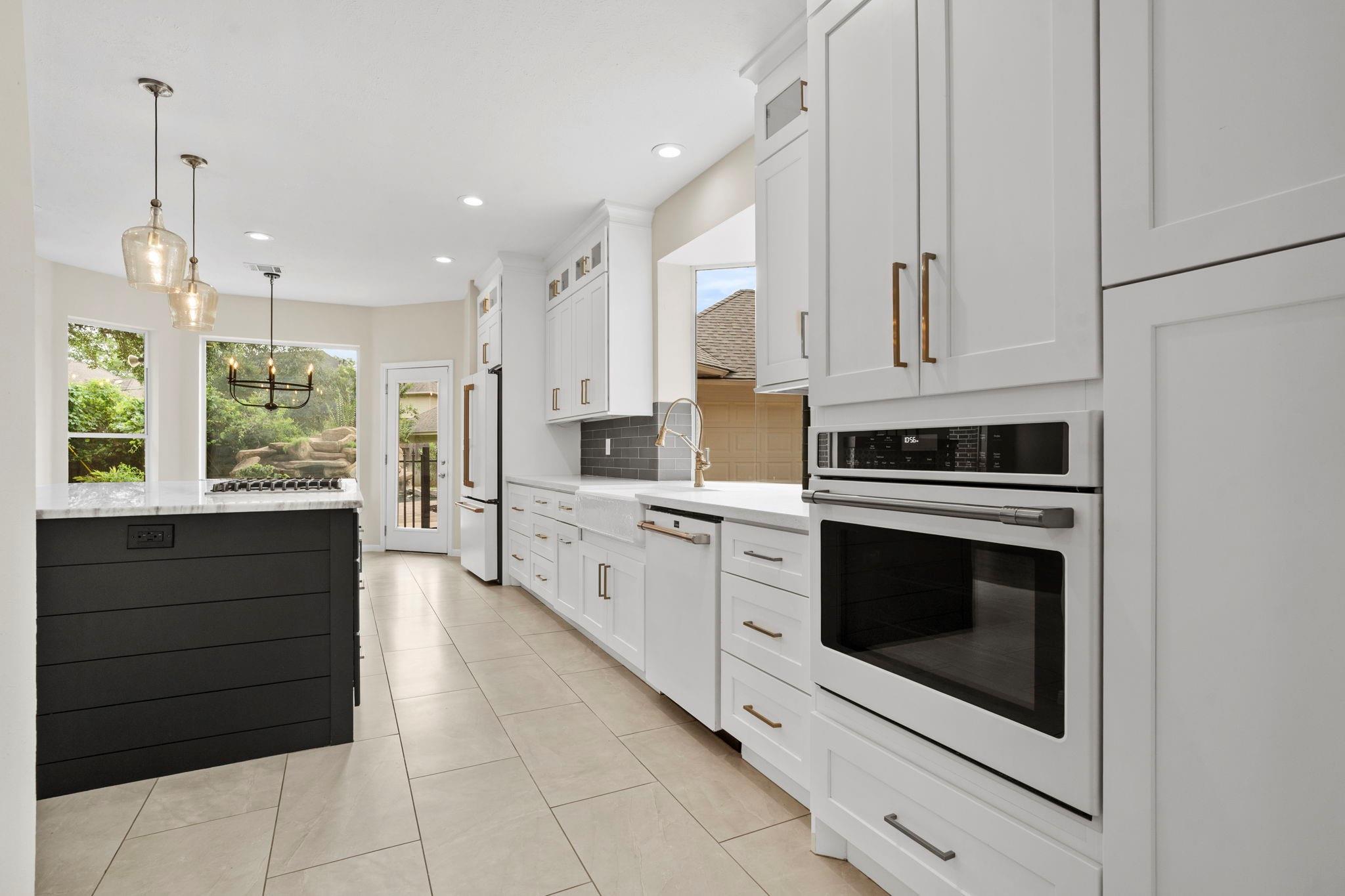 1518 Honeysuckle Lane