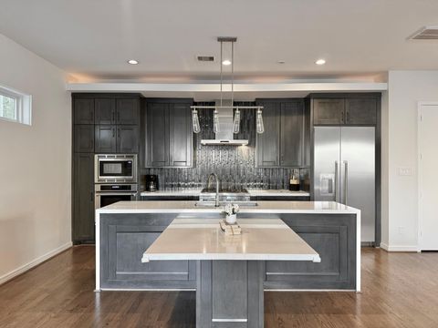 Tiny photo for 707 W Clay St St, Houston, TX 77019 (MLS # 8531925)