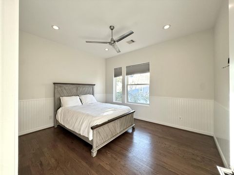 Tiny photo for 707 W Clay St St, Houston, TX 77019 (MLS # 8531925)