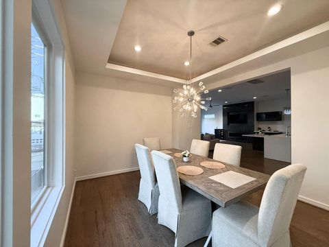 Tiny photo for 707 W Clay St St, Houston, TX 77019 (MLS # 8531925)