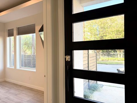 Tiny photo for 707 W Clay St St, Houston, TX 77019 (MLS # 8531925)