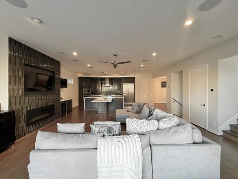 Tiny photo for 707 W Clay St St, Houston, TX 77019 (MLS # 8531925)