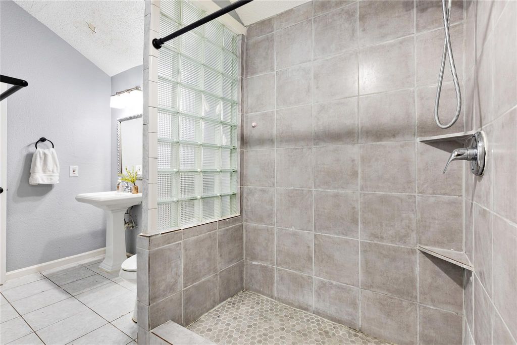 Photo of 11514 Gullwood Drive, Houston, TX 77089 (MLS # 83116461)