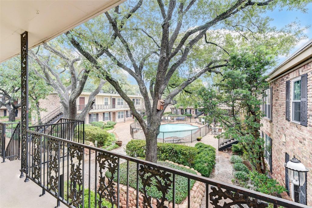 Photo of 3224 Timmons Lane #166, Houston, TX 77027 (MLS # 18425495)