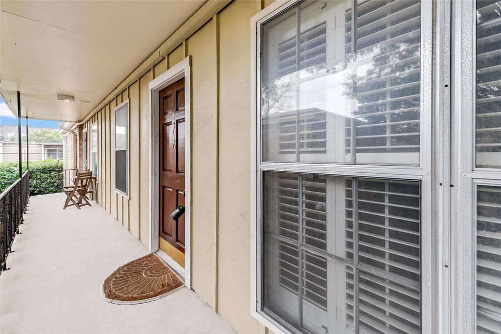 Photo of 3224 Timmons Lane #166, Houston, TX 77027 (MLS # 18425495)