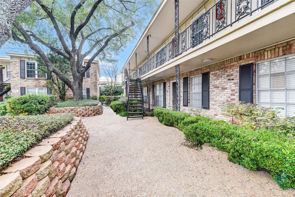 Photo of 3224 Timmons Lane #166, Houston, TX 77027 (MLS # 18425495)