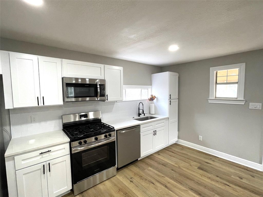 Photo of 520 Avenue E, Conroe, TX 77301 (MLS # 36142803)