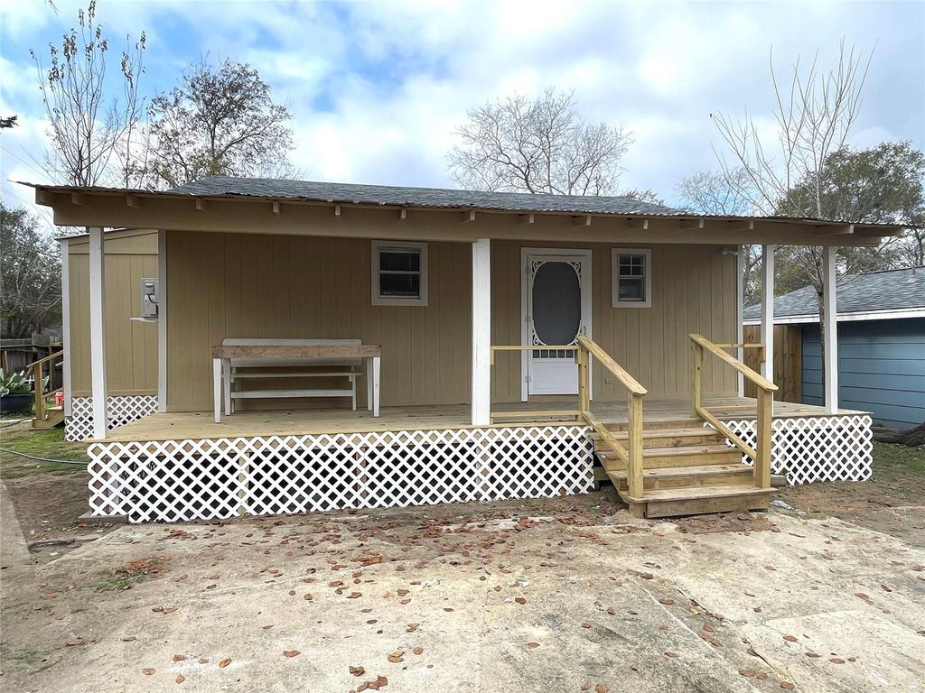 Photo of 520 Avenue E, Conroe, TX 77301 (MLS # 36142803)